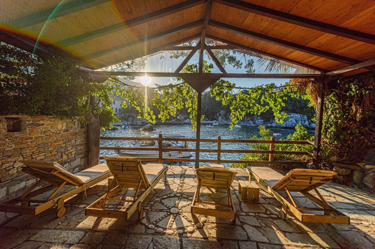 Cleopatra'S Miramare Aparthotel Damouchari Bagian luar foto